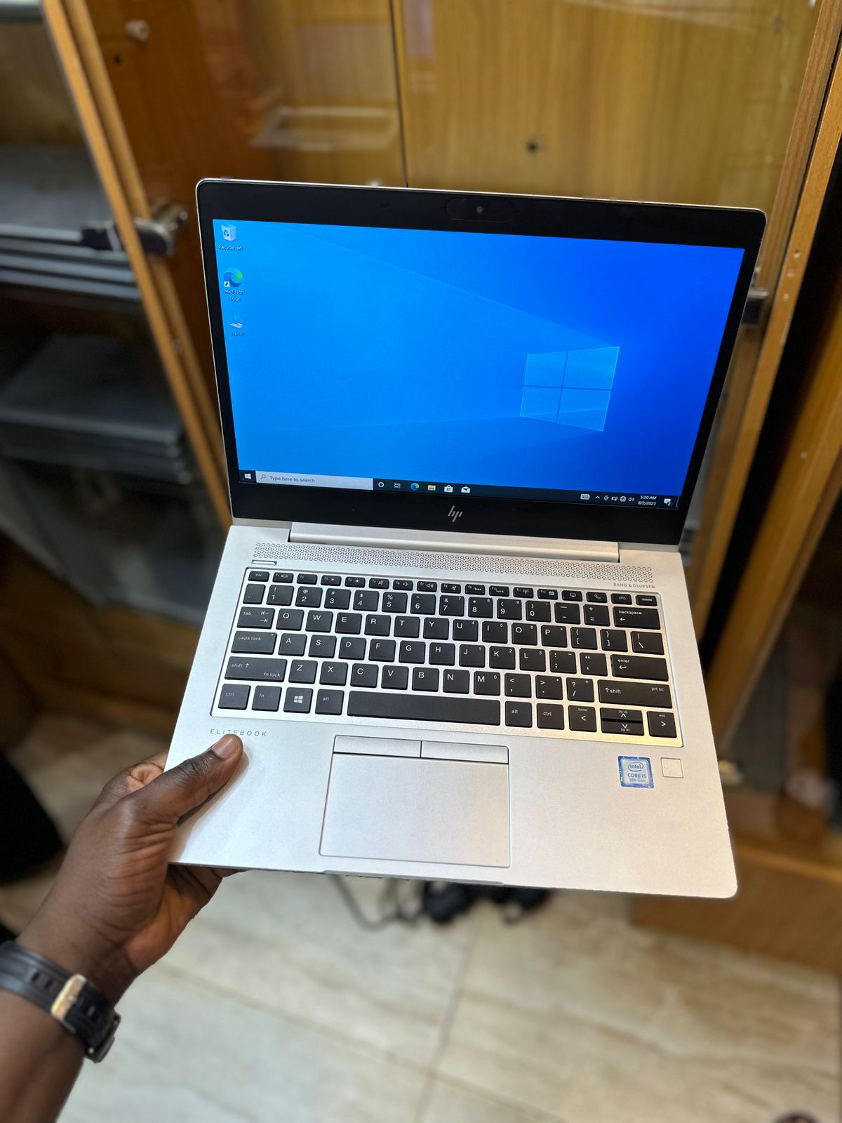 HP ELITE BOOK 830