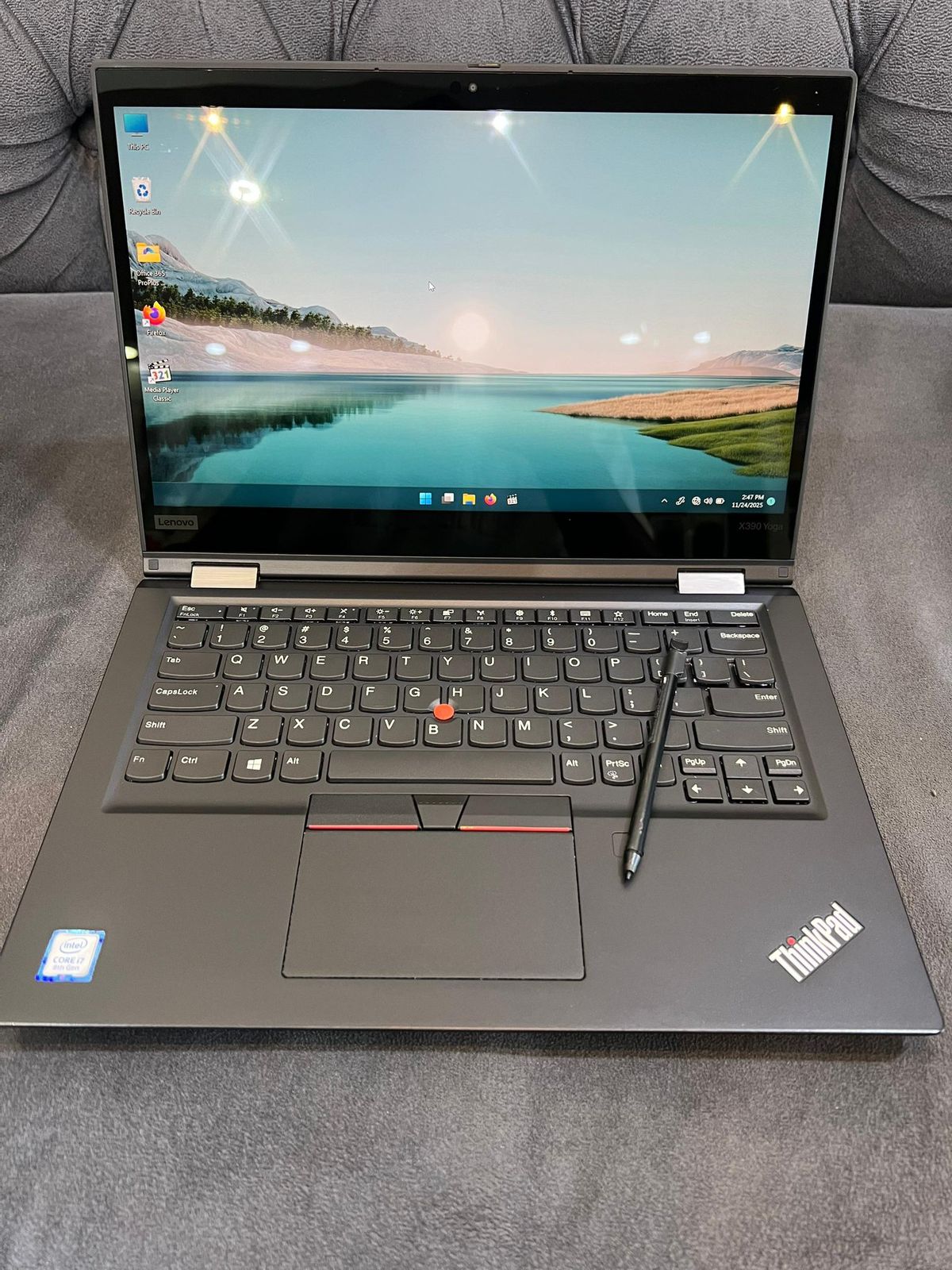 Lenovo ThinkPad Yoga X390  With stylus Pen